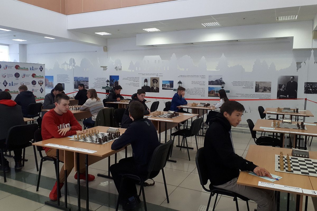 В турнире принимали участие студенты из 10 регионов России 