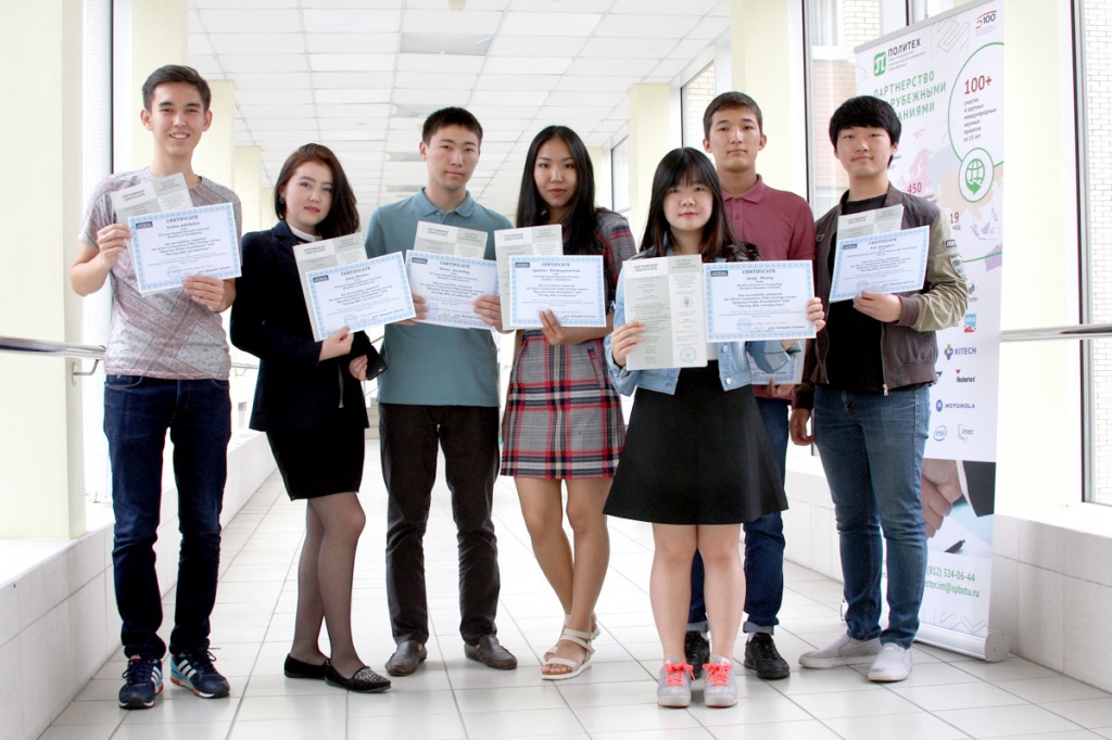 По завершении программы модуля студенты получили сертификаты не только СПбПУ, но и корпорации Altera (США)