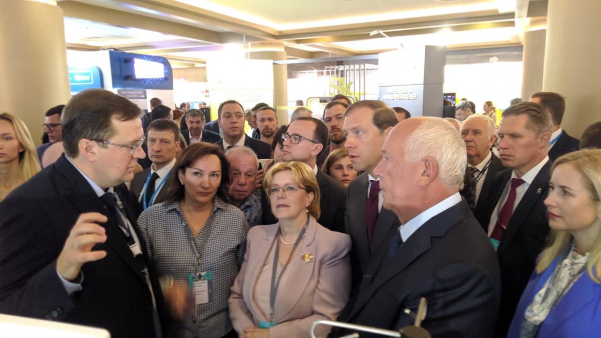 Разработкой политехников заинтересовались Вероника Скворцова и Денис Мантуров Разработкой политехников заинтересовались Вероника Скворцова и Денис Мантуров