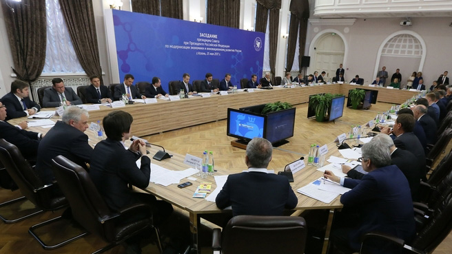 В КФУ прошло заседание президиума Совета при Президенте РФ по модернизации экономики и инновационному развитию России В КФУ прошло заседание президиума Совета при Президенте РФ по модернизации экономики и инновационному развитию России
