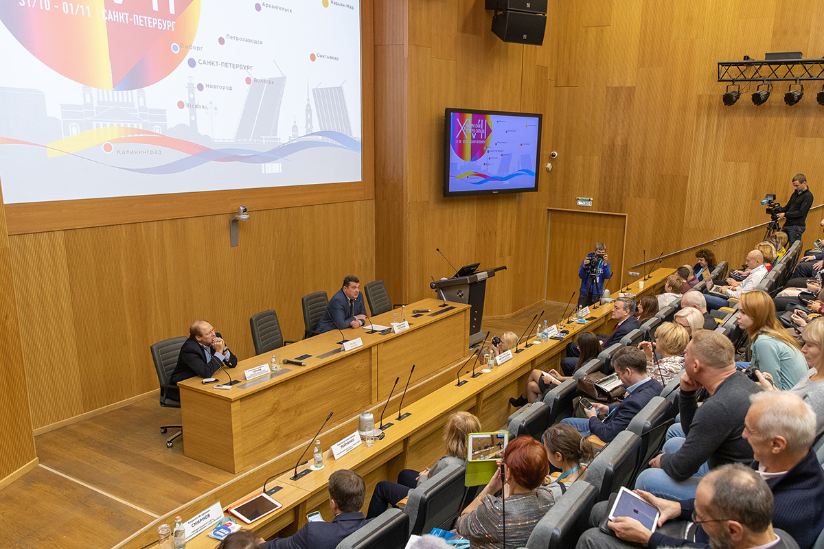 На панельной дискуссии участники форума обсуждали возможные пути развития СМИ 