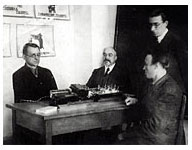 В.И. Зазерский принимает экзамены по бухгалтерскому учету. 1930-е В.И. Зазерский принимает экзамены по бухгалтерскому учету. 1930-е