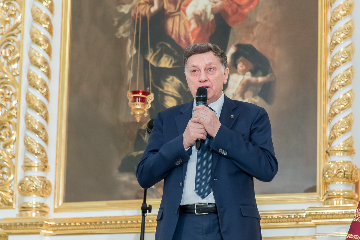 Председатель Законодательного Собрания Вячеслав МАКАРОВ Председатель Законодательного Собрания Вячеслав МАКАРОВ