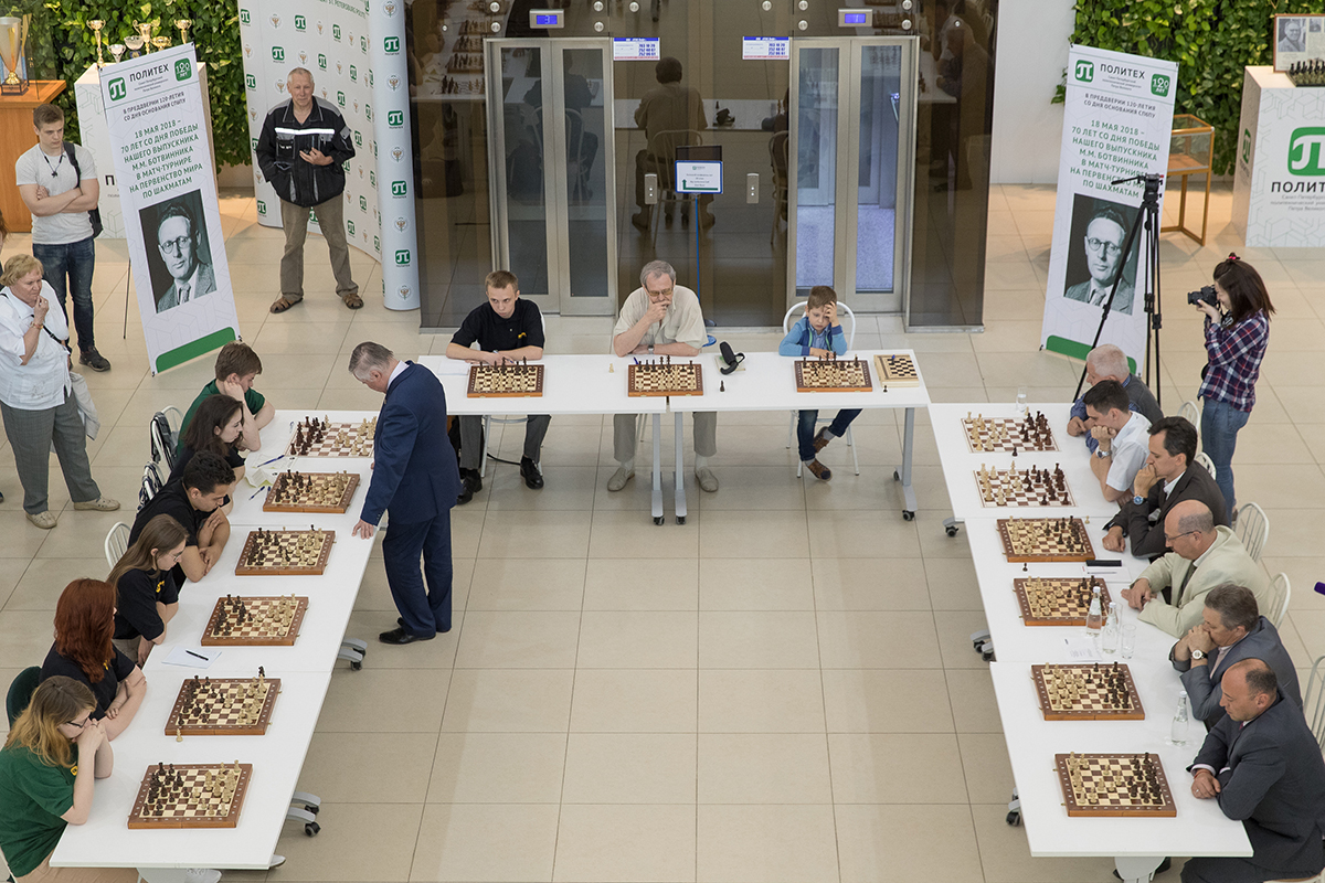 В СПбПУ состоялся сеант одновременной игры с А.Е. КАРПОВЫМ В СПбПУ состоялся сеант одновременной игры с А.Е. КАРПОВЫМ
