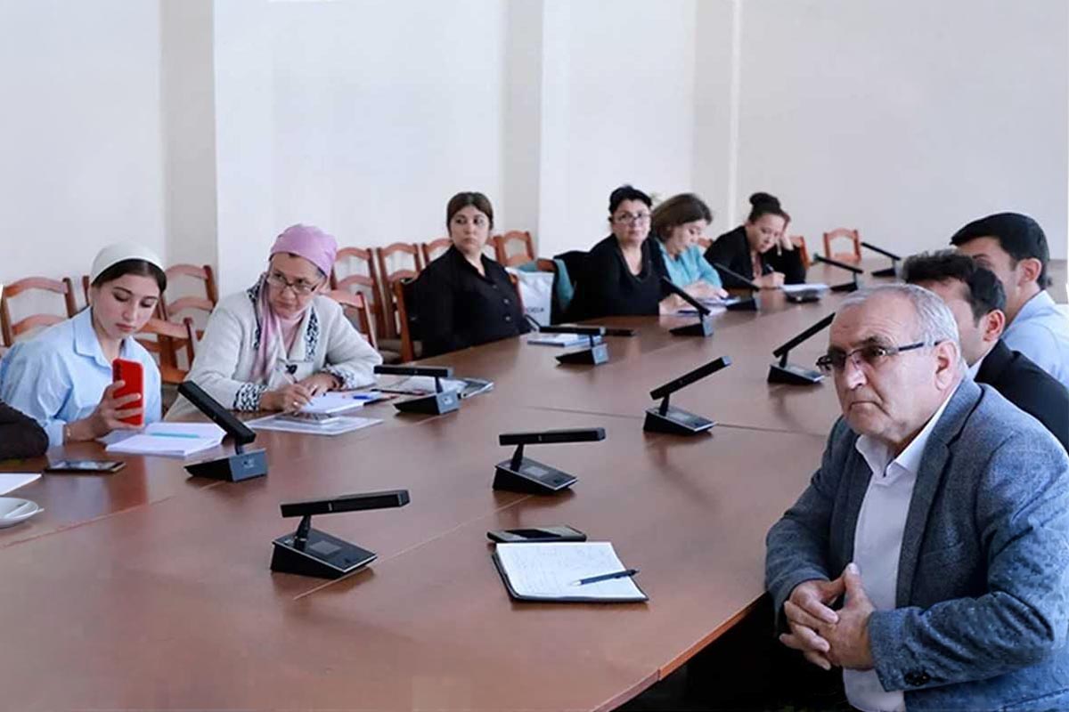 Чтение лекций для будущих педагогов РТСУ