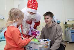 «Коробка храбрости»: Политех подарил детям новогоднее чудо