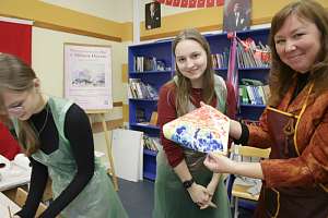 Рисунки на воде: в Политехе прошёл мастер-класс по древнему искусству эбру