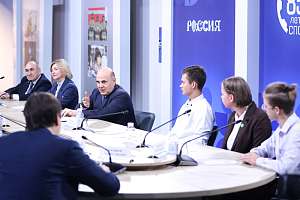 Разговор с премьером. Студентка Виолетта Молодцова представила Политех на встрече с Михаилом Мишустиным 