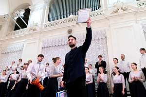 На одном дыхании: в Белом зале одновременно спели семь хоров