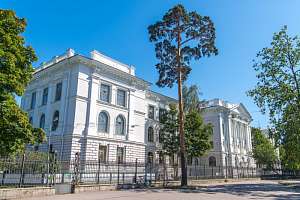 Губернатор Петербурга А.Д.Беглов: вузы города приняли более 800 детей участников СВО