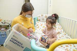 Студенты Политеха передали игрушки в Клинику детской хирургии Минздрава России