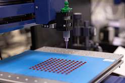 Машинное зрение и точность до 20 микрон: в Политехе создали многофункциональный робот-дозатор