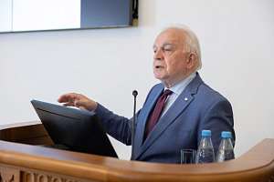 В Политехе прошла лекция академика РАН Валерия Черешнева