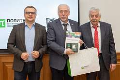 В Политехе отметили вклад специалистов в реконструкцию аудитории имени Елены Сильниковой