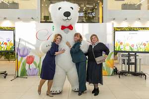 Корона Политеха: как поздравили женщин с 8 Марта