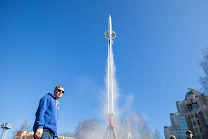 В Политехе петербургские школьники запустили модели спортивных ракет